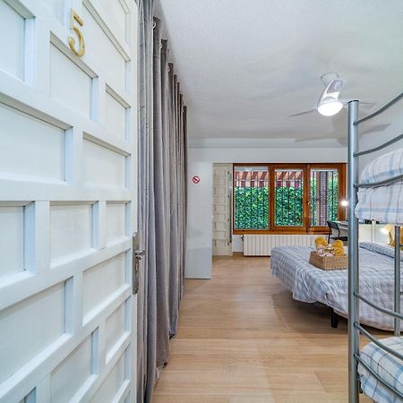 P Casacafe Madrid Calle Carlos Dubois 3 المظهر الخارجي الصورة