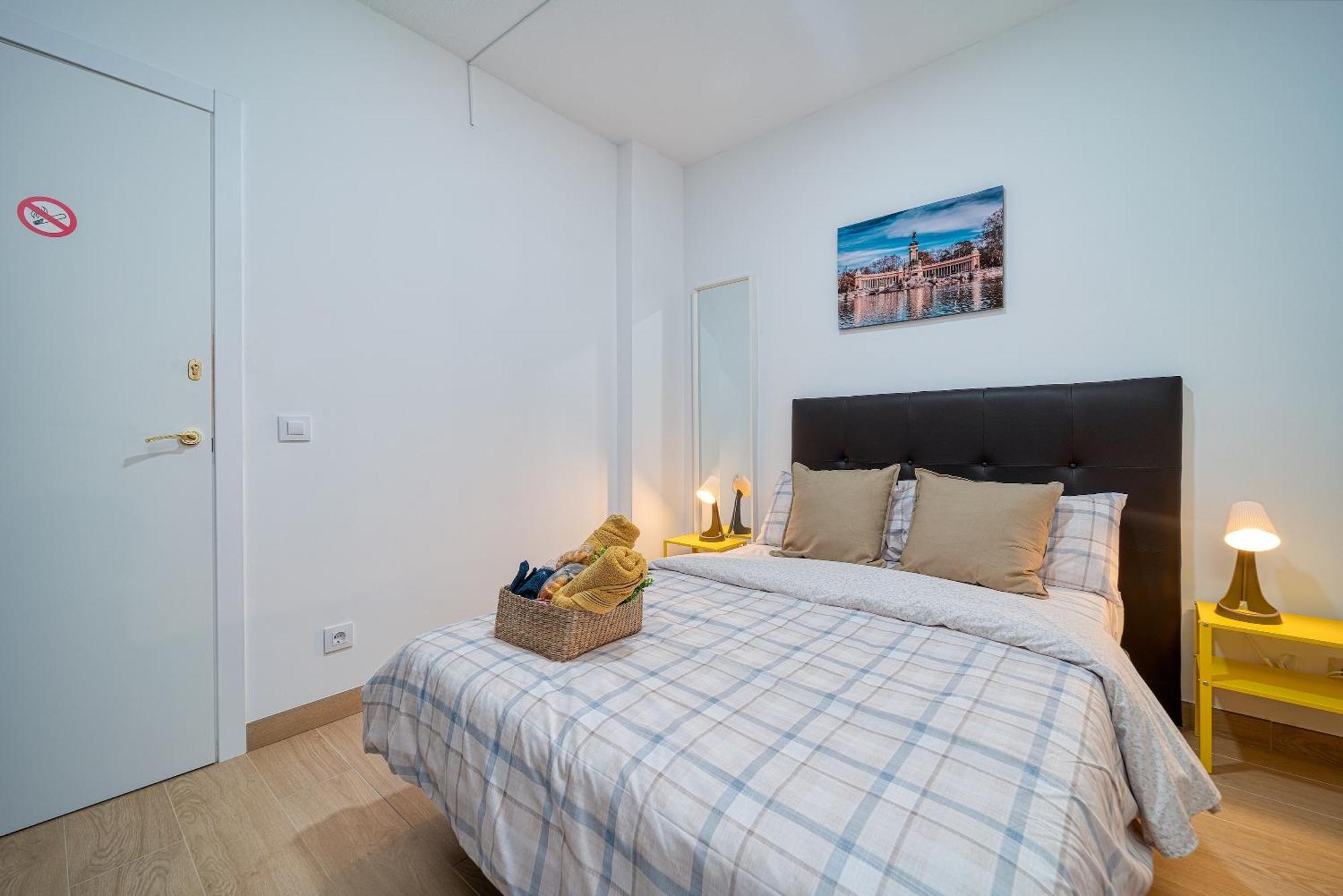 P Casacafe Madrid Calle Carlos Dubois 3 المظهر الخارجي الصورة