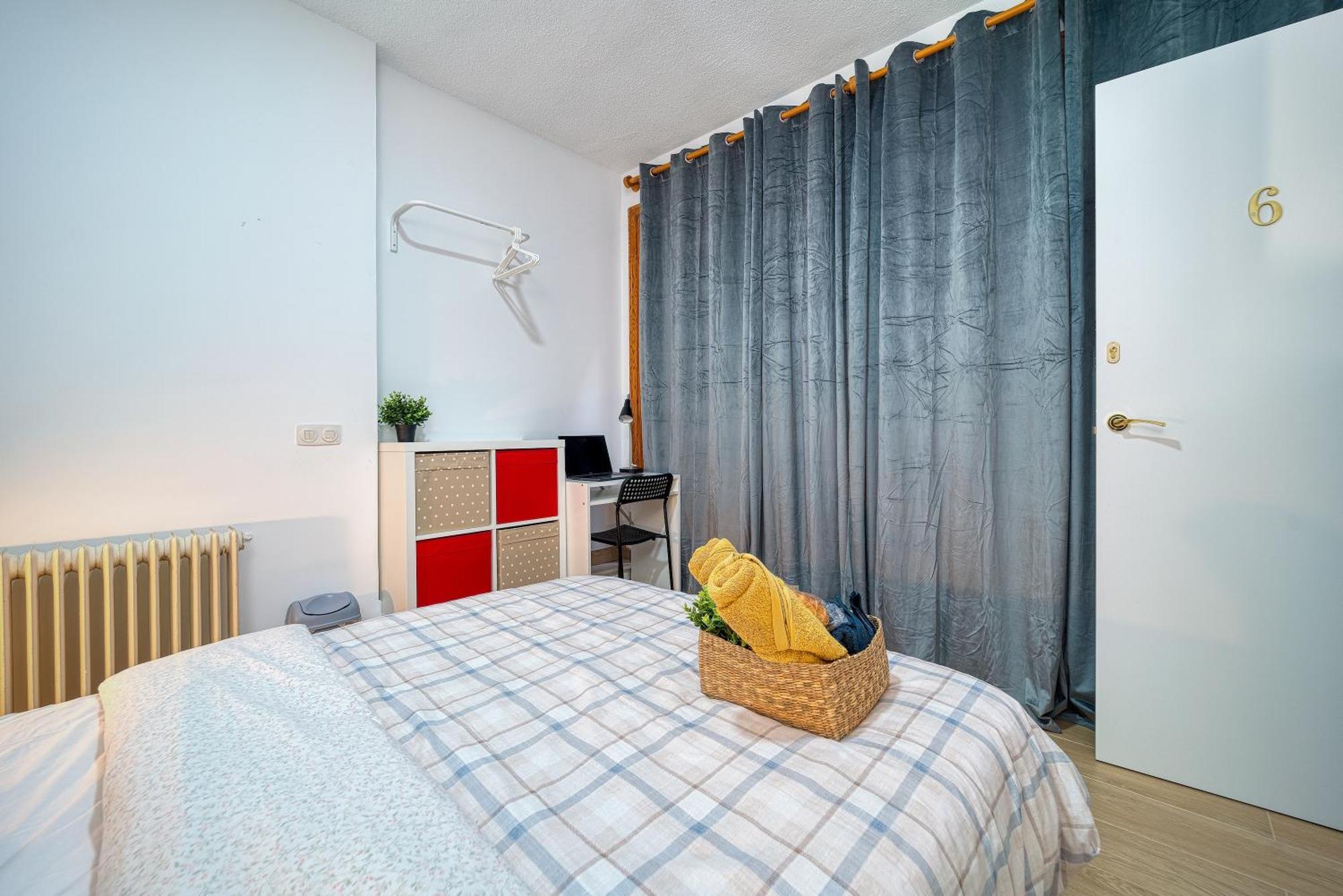 P Casacafe Madrid Calle Carlos Dubois 3 المظهر الخارجي الصورة