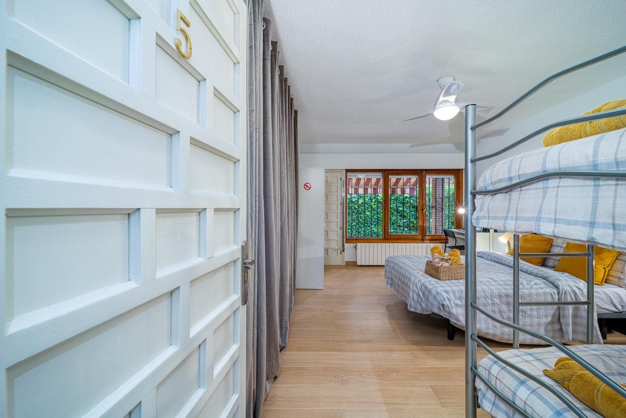 P Casacafe Madrid Calle Carlos Dubois 3 المظهر الخارجي الصورة
