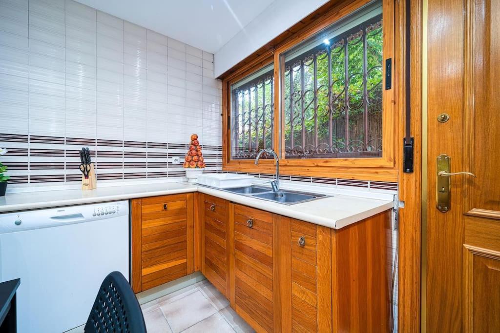 P Casacafe Madrid Calle Carlos Dubois 3 المظهر الخارجي الصورة