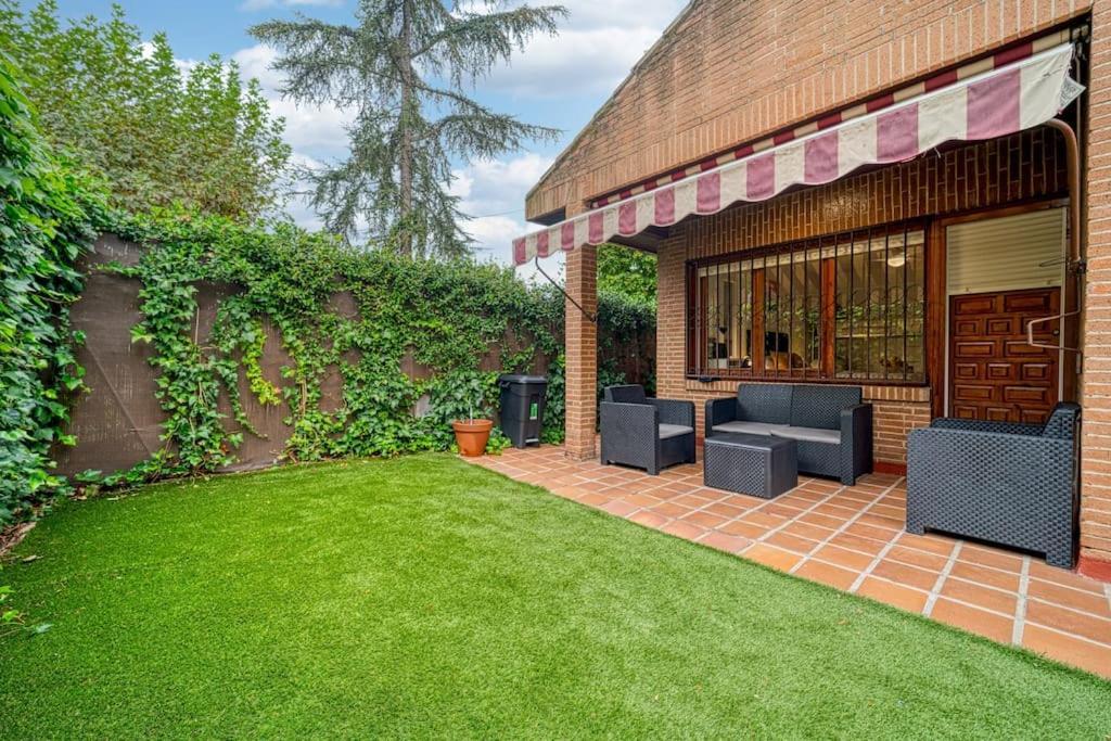 P Casacafe Madrid Calle Carlos Dubois 3 المظهر الخارجي الصورة
