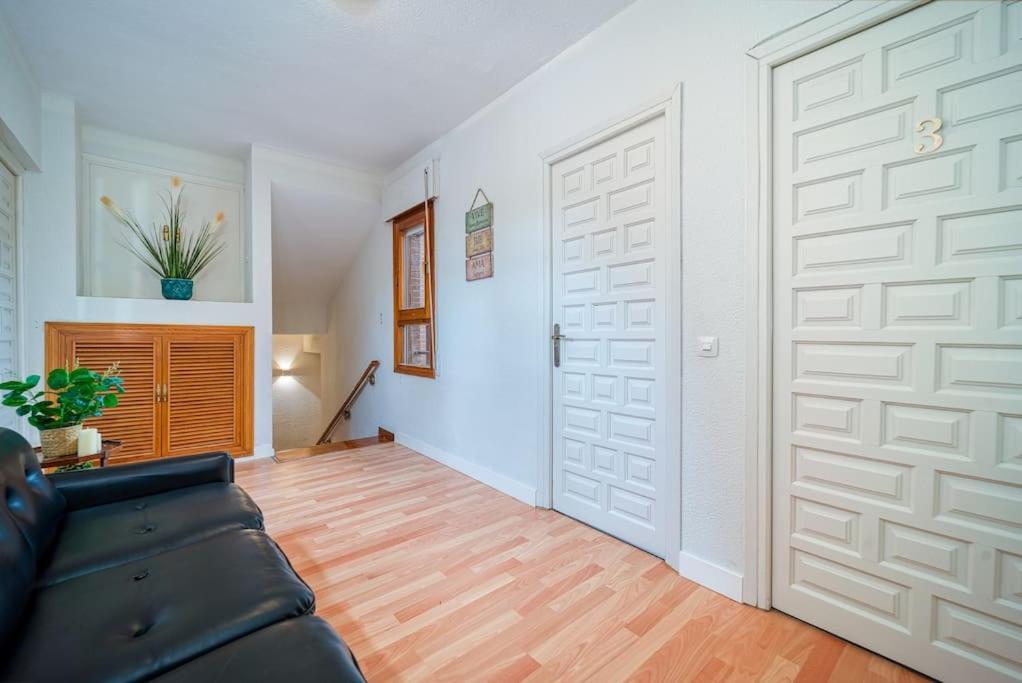 P Casacafe Madrid Calle Carlos Dubois 3 المظهر الخارجي الصورة