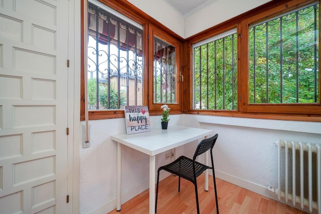 P Casacafe Madrid Calle Carlos Dubois 3 المظهر الخارجي الصورة
