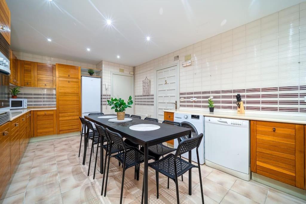 P Casacafe Madrid Calle Carlos Dubois 3 المظهر الخارجي الصورة