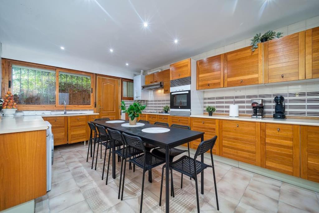 P Casacafe Madrid Calle Carlos Dubois 3 المظهر الخارجي الصورة