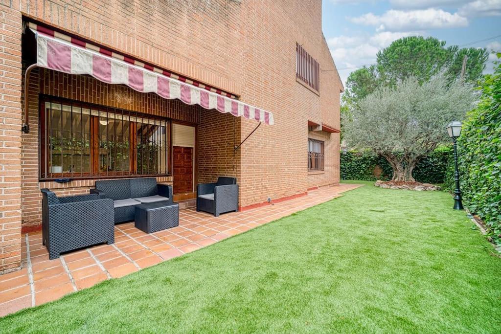 P Casacafe Madrid Calle Carlos Dubois 3 المظهر الخارجي الصورة
