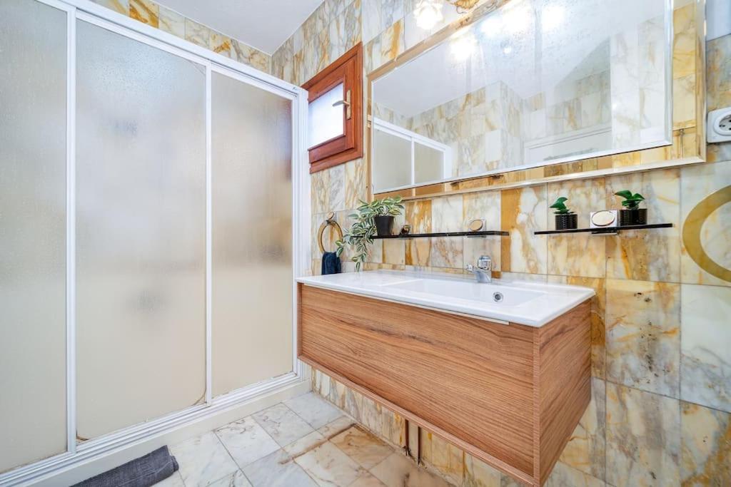 P Casacafe Madrid Calle Carlos Dubois 3 المظهر الخارجي الصورة