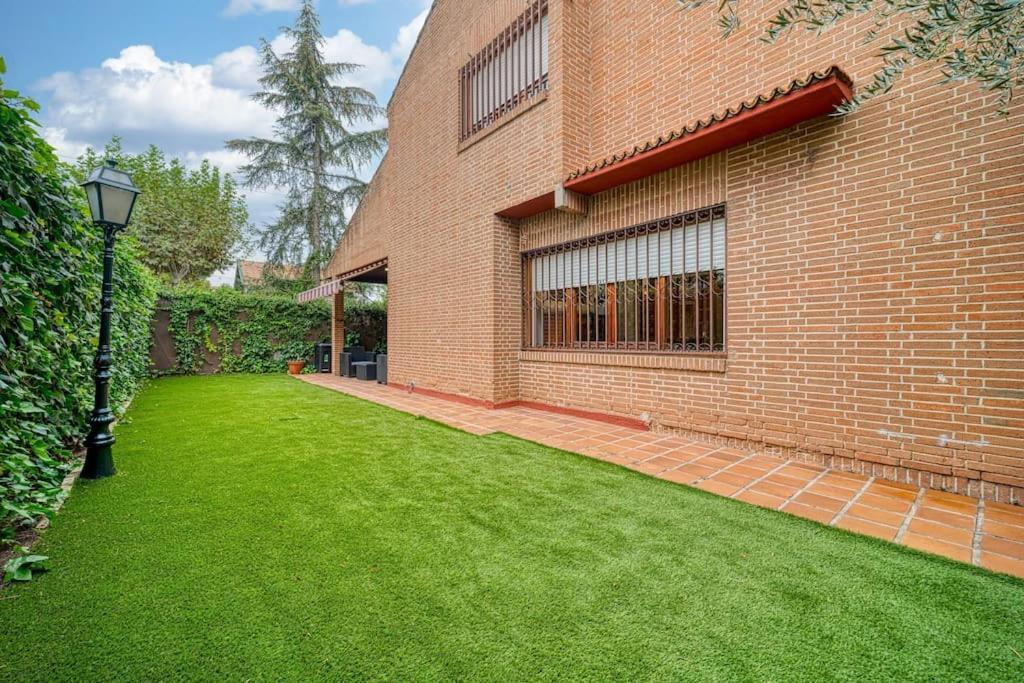 P Casacafe Madrid Calle Carlos Dubois 3 المظهر الخارجي الصورة